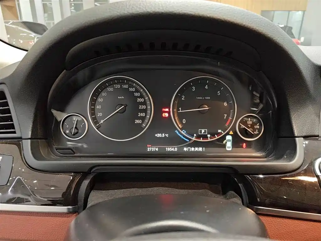 BMW 5 Series 2014 525Li Leading фото 12
