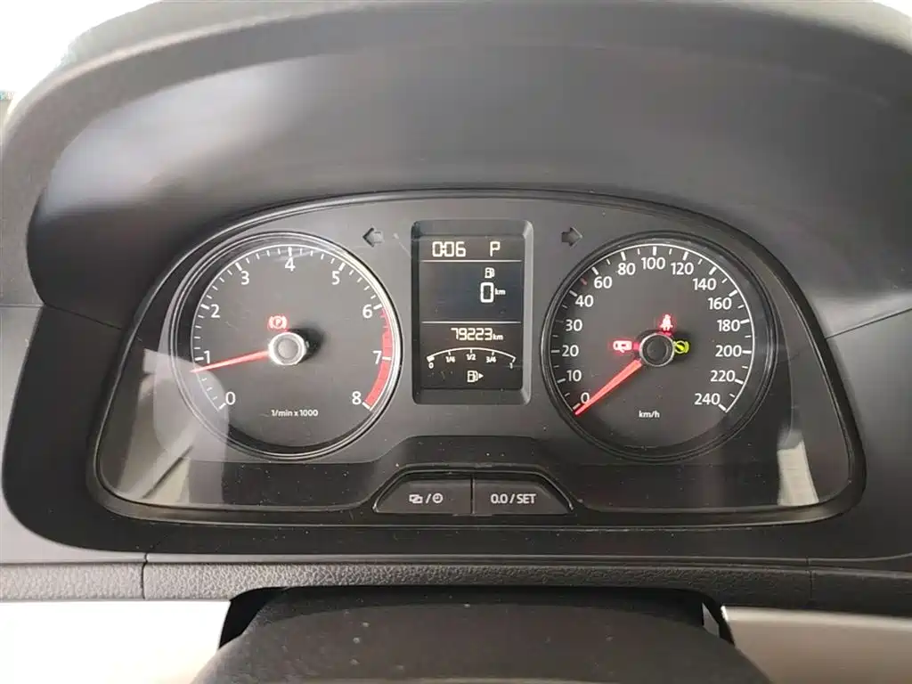 Volkswagen Lavida 2013 Facelift Classic 1.6L Automatic Trend фото 12