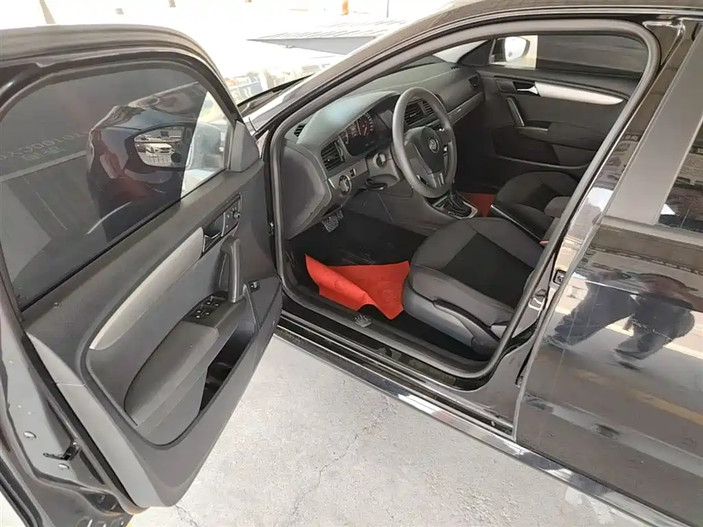 Volkswagen Lavida 2013 Facelift Classic 1.6L Automatic Trend фото 16