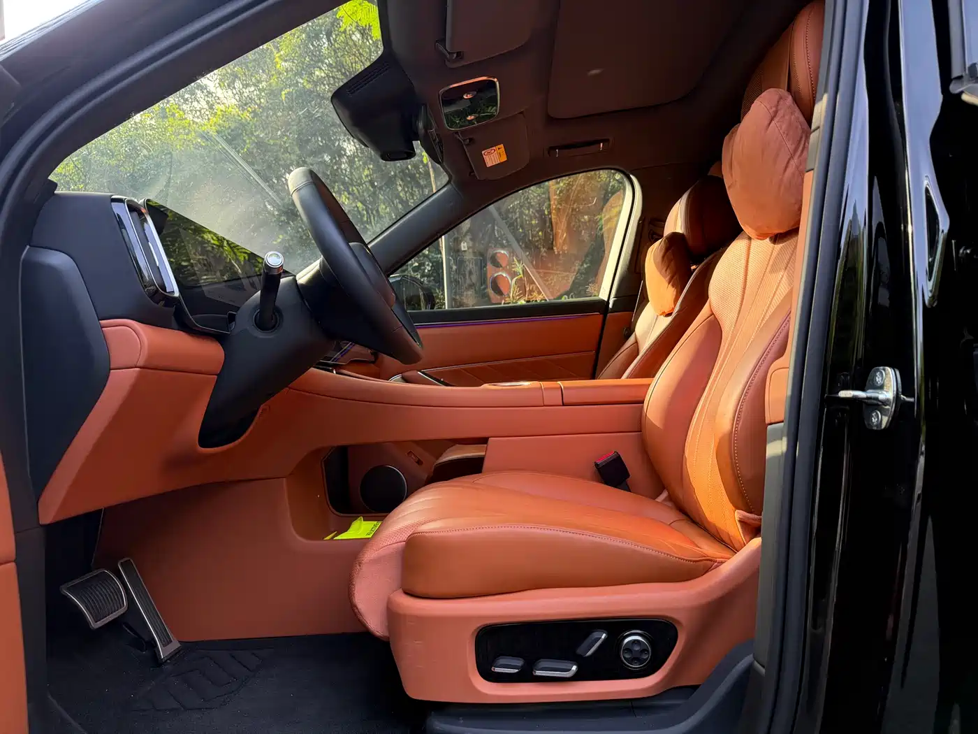 AITO Wenjie AITO M8 2025 Model Extended Range Max+ Edition 53.4kWh 6-Seater фото 9