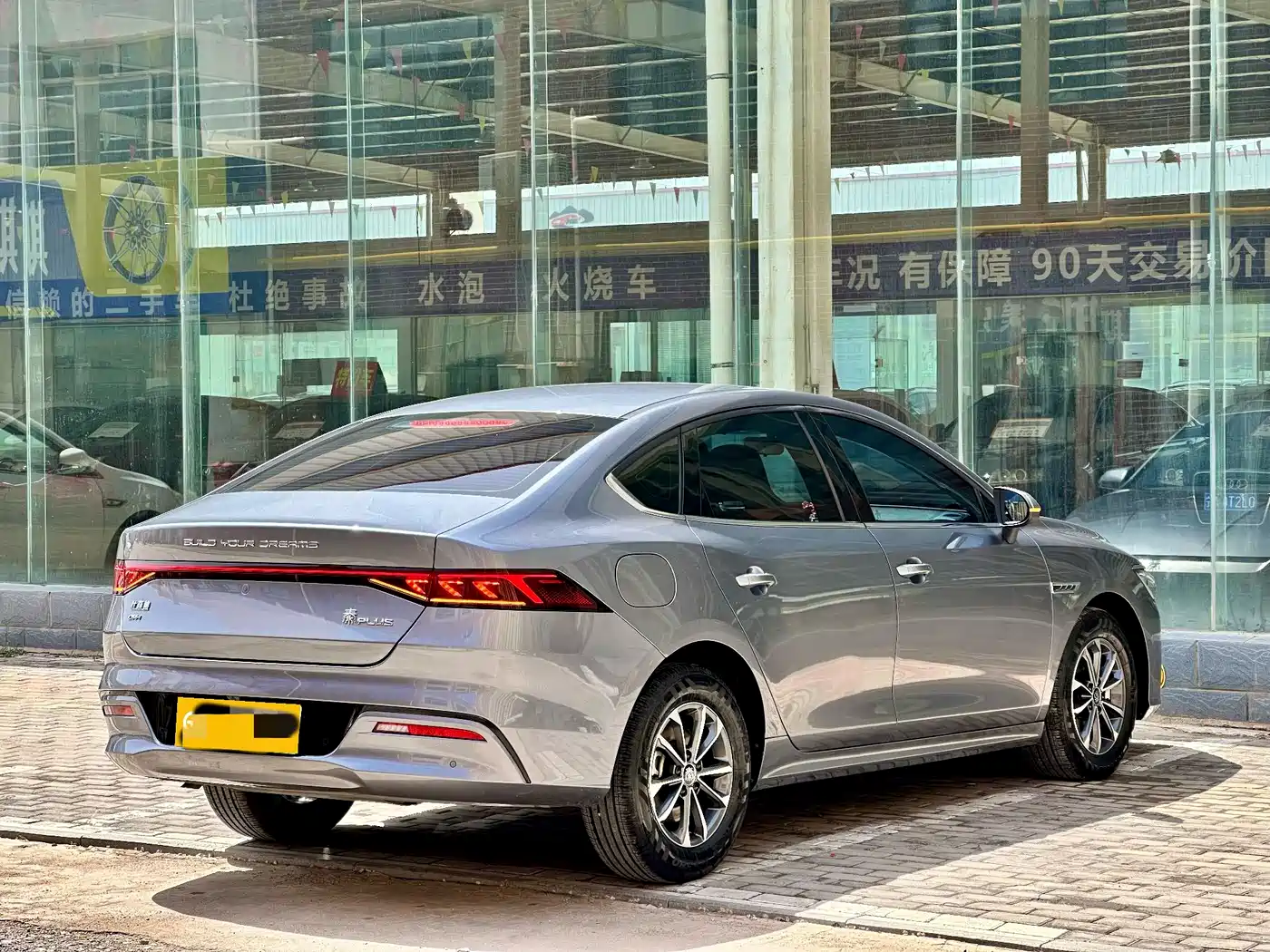 BYD Qin PLUS 2024 Glory Edition DM-i 55KM Leading фото 9