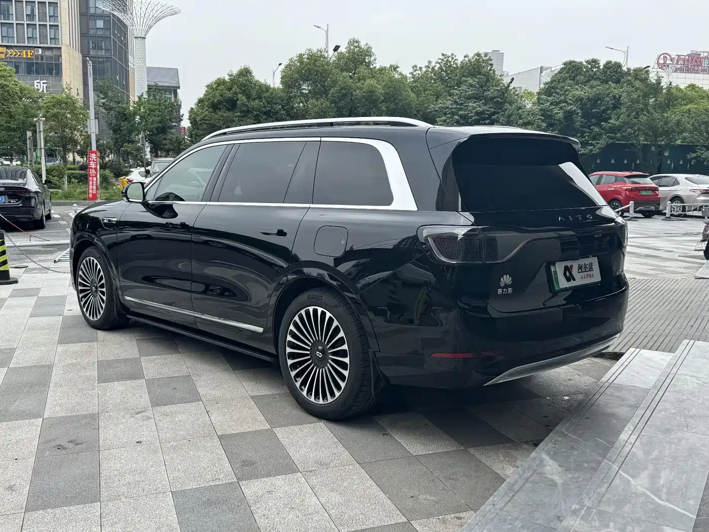 AITO Wenjie AITO M9 2024 Model Extended Range Ultra Edition 52kWh 5-Seater фото 6