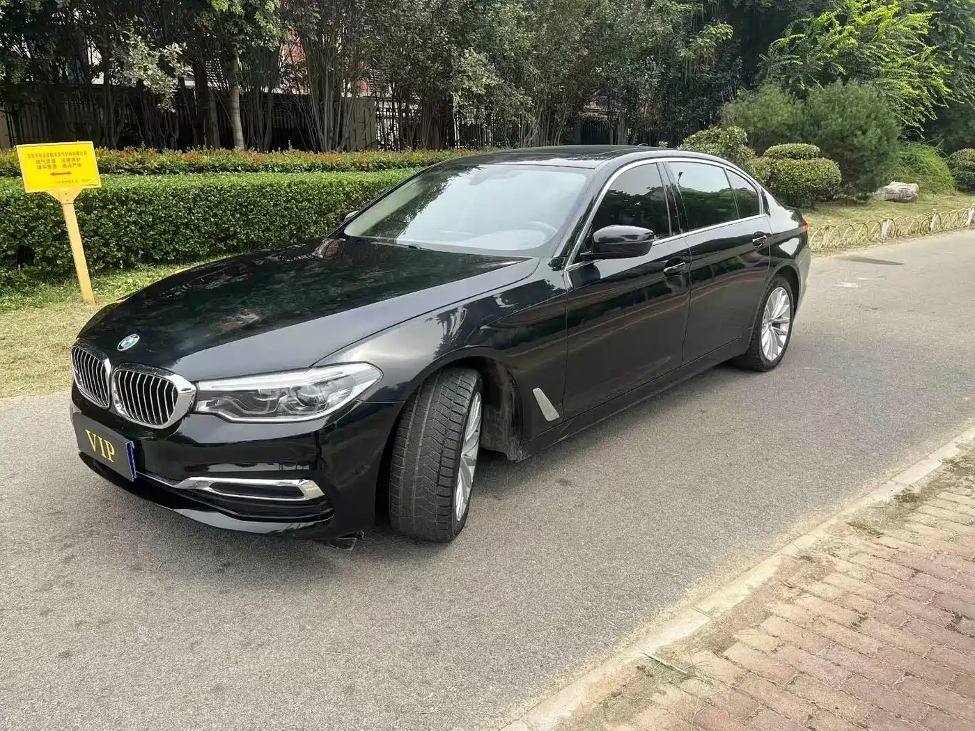 Photo 2 - BMW 5 Series
