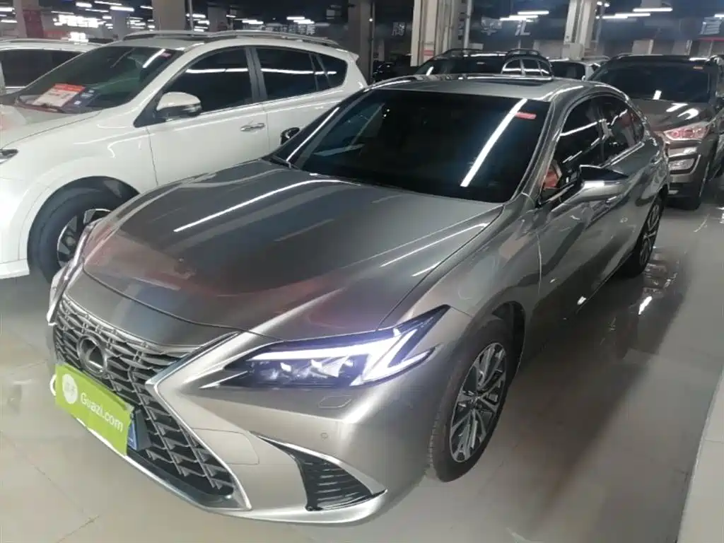 Lexus ES 2025 200 Ultimate Edition