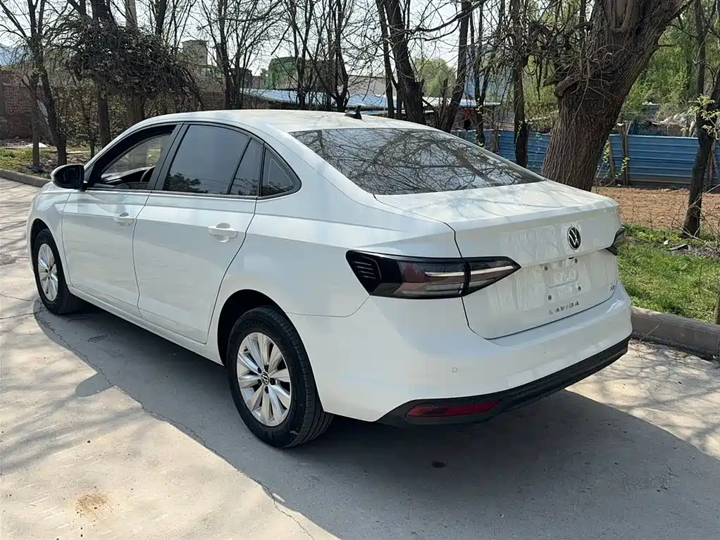 Volkswagen Lavida 2023 Xinrui 1.5L Auto Xinyi Edition фото 12