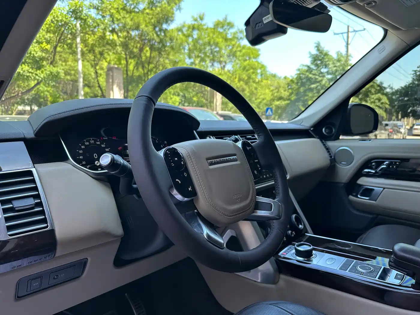Land Rover Range Rover 2022 3.0 L6 400PS Heritage Extended Classic Edition фото 10