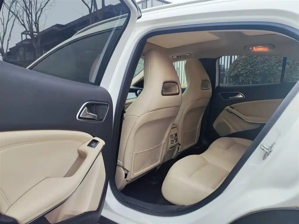 Mercedes-Benz GLA 2016 GLA 200 Dynamic фото 14