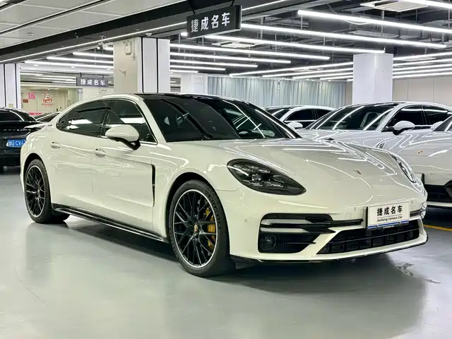 Porsche Panamera 2022