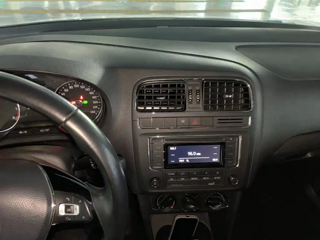 Volkswagen Polo 2016 1.6L Automatic Comfort фото 20
