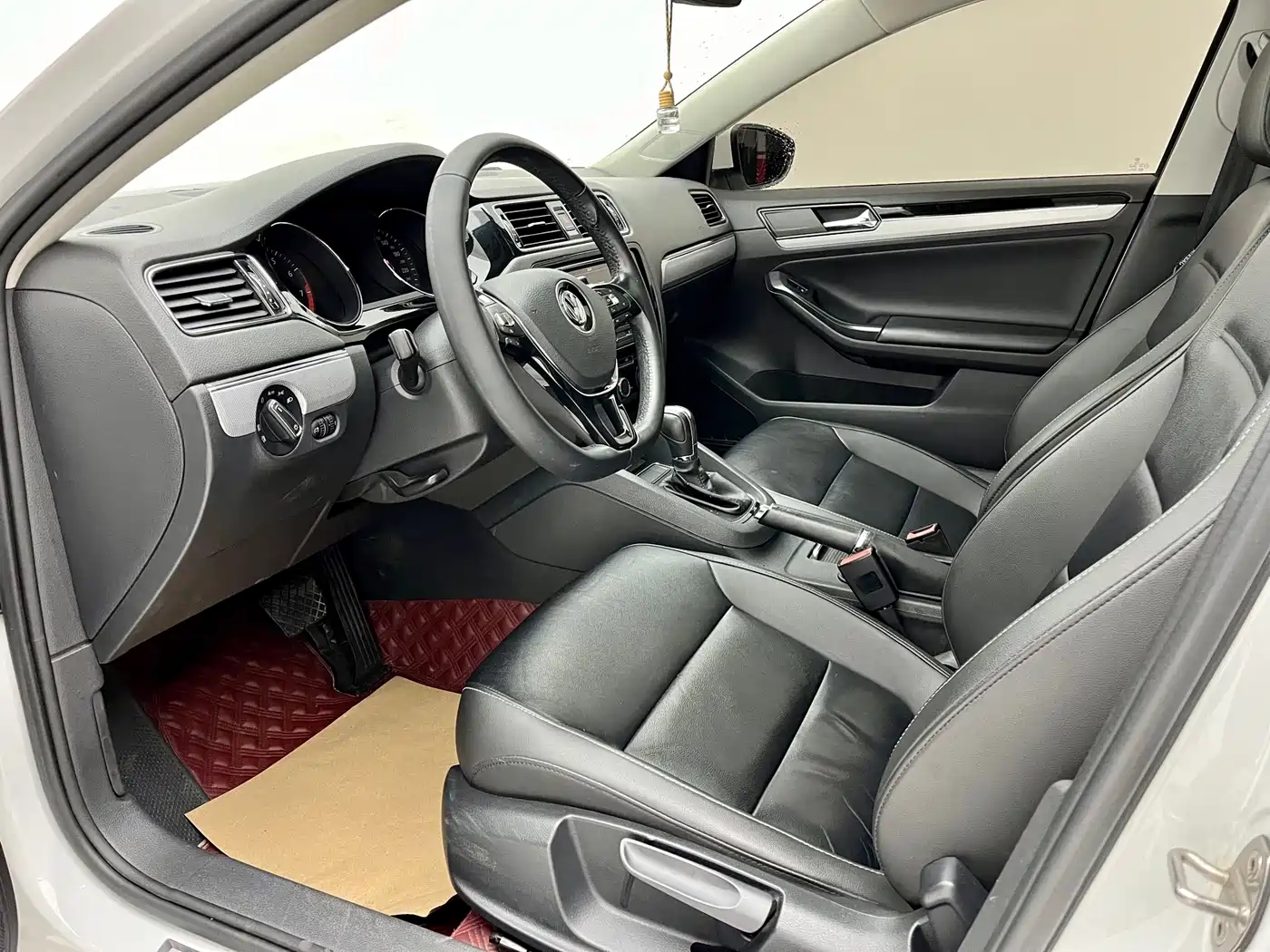 Volkswagen Sagitar 2018 1.6L Automatic Comfort фото 7