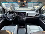 Photo 10 - Toyota Sienna