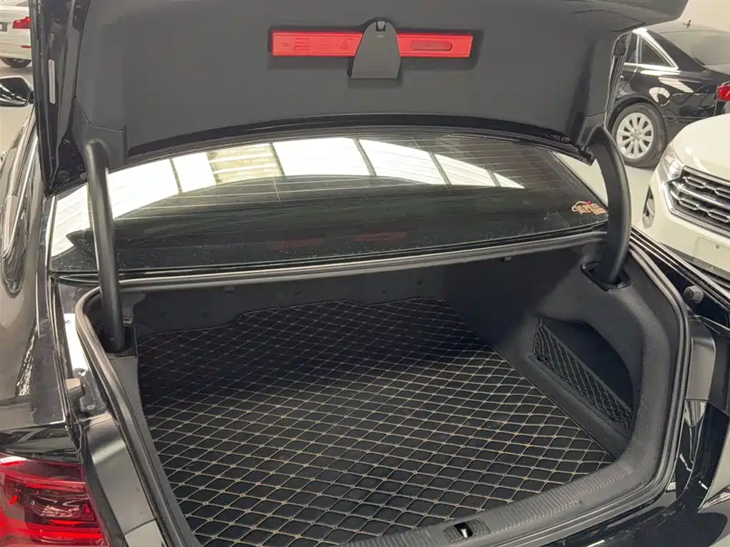 Audi A6L 2018 30th Anniversary 45 TFSI quattro Sport фото 16