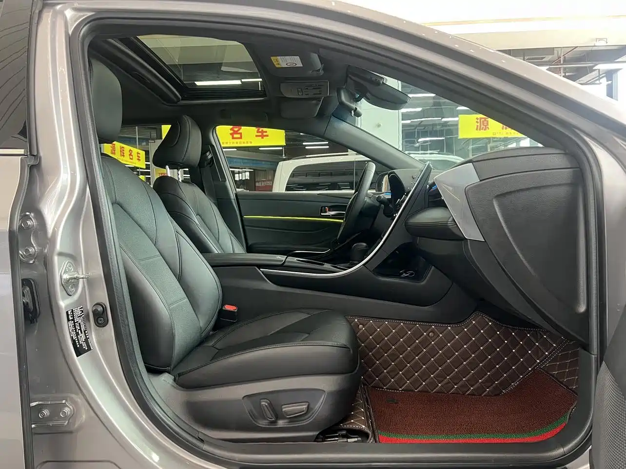 Toyota Avalon 2019 Hybrid 2.5L Luxury Edition China VI фото 8