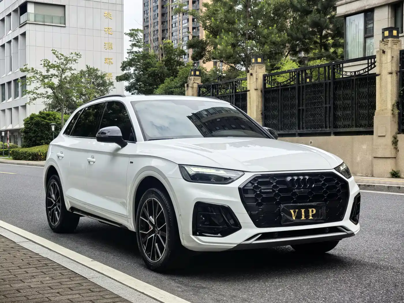 Audi Q5L 2023 45T Luxury Dynamic фото 3