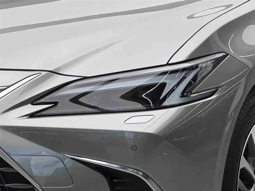 Lexus ES 2025 200 Ultimate Edition фото 3