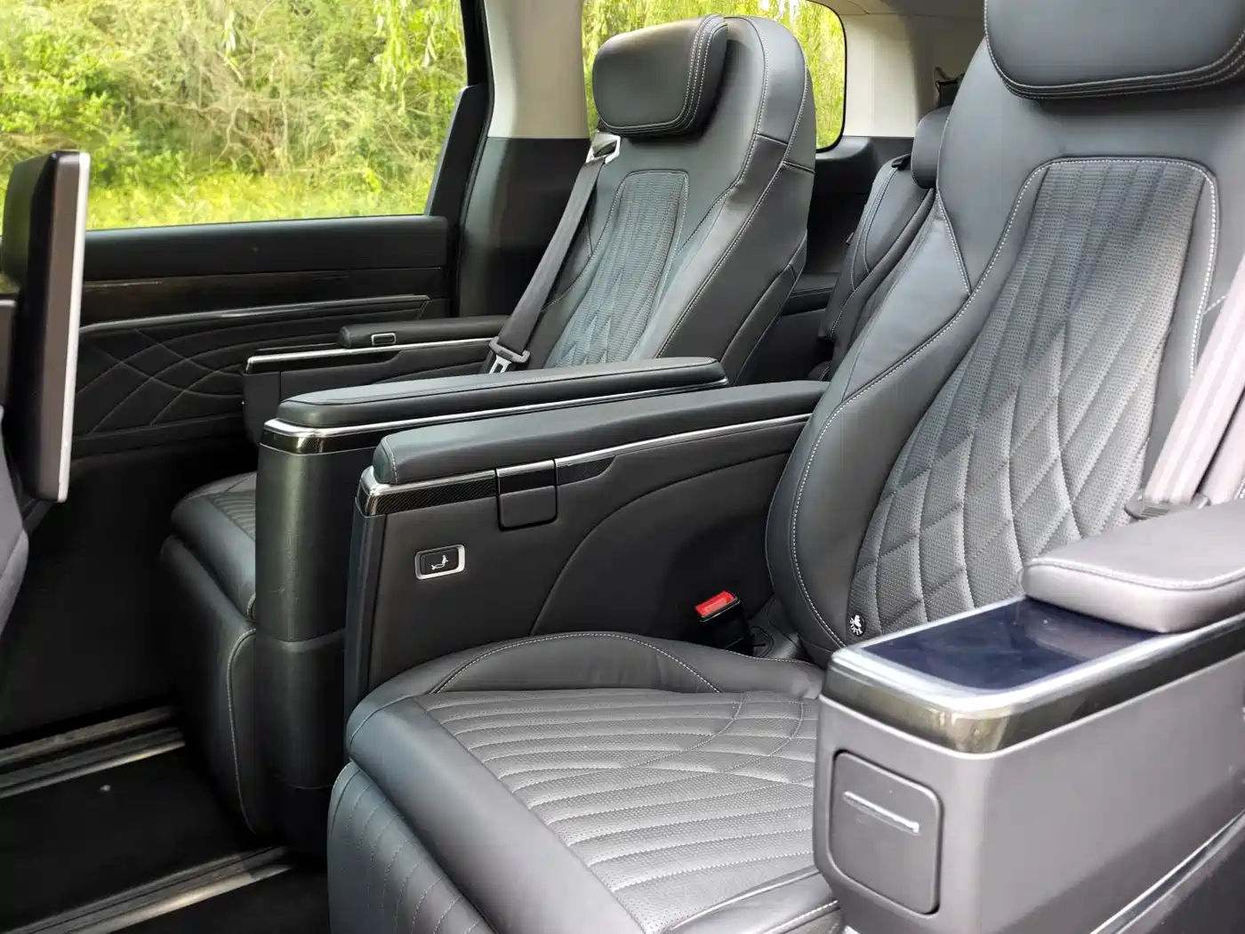 SAIC Maxus Maxus G90 2023 2.0T Interstellar 7-seater фото 18