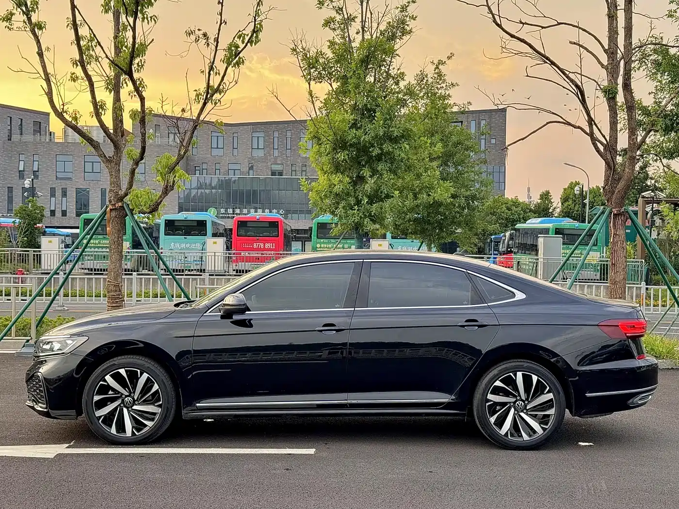 Volkswagen Passat 2023 330TSI Elite Edition фото 9