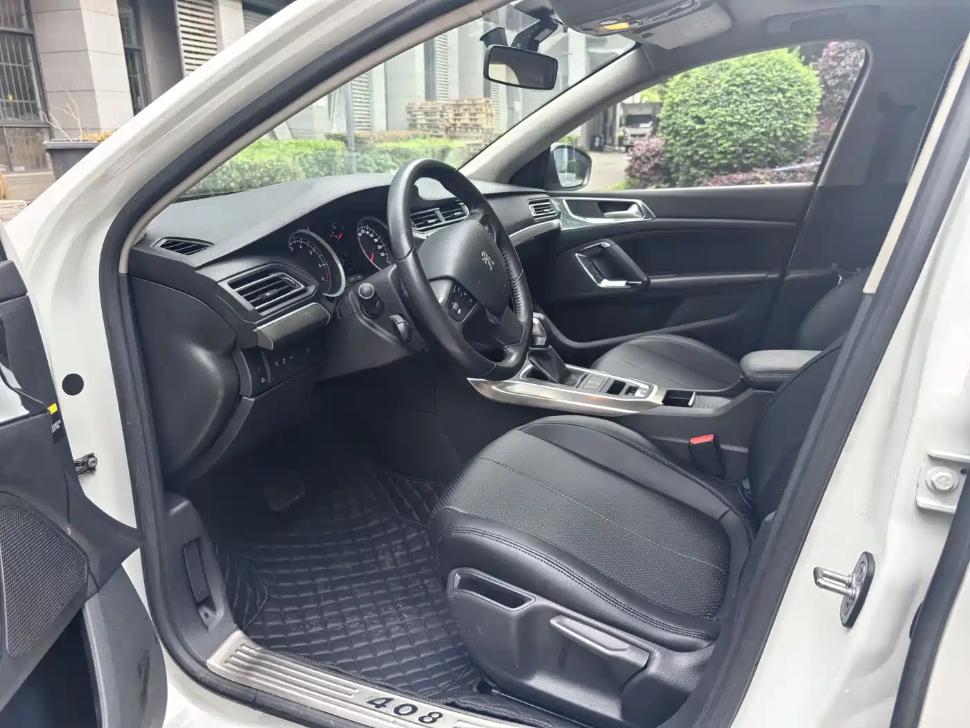 Peugeot 408 2014 1.8L Automatic Luxury Edition фото 13