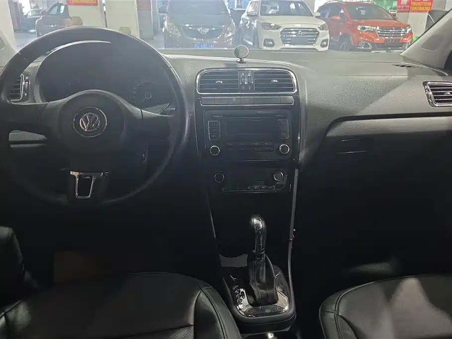 Volkswagen Polo 2013 1.6L Automatic Comfort Edition фото 12