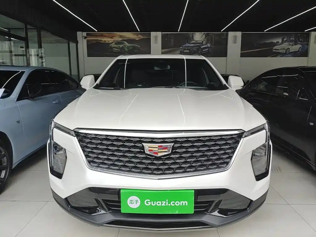 Photo 3 - Cadillac XT4