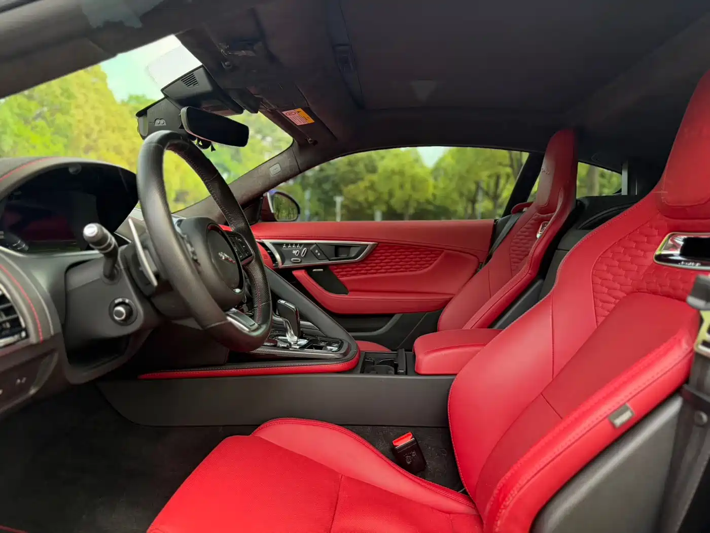 Jaguar F-TYPE 2022 P300 Hardtop R-DYNAMIC BLACK фото 5
