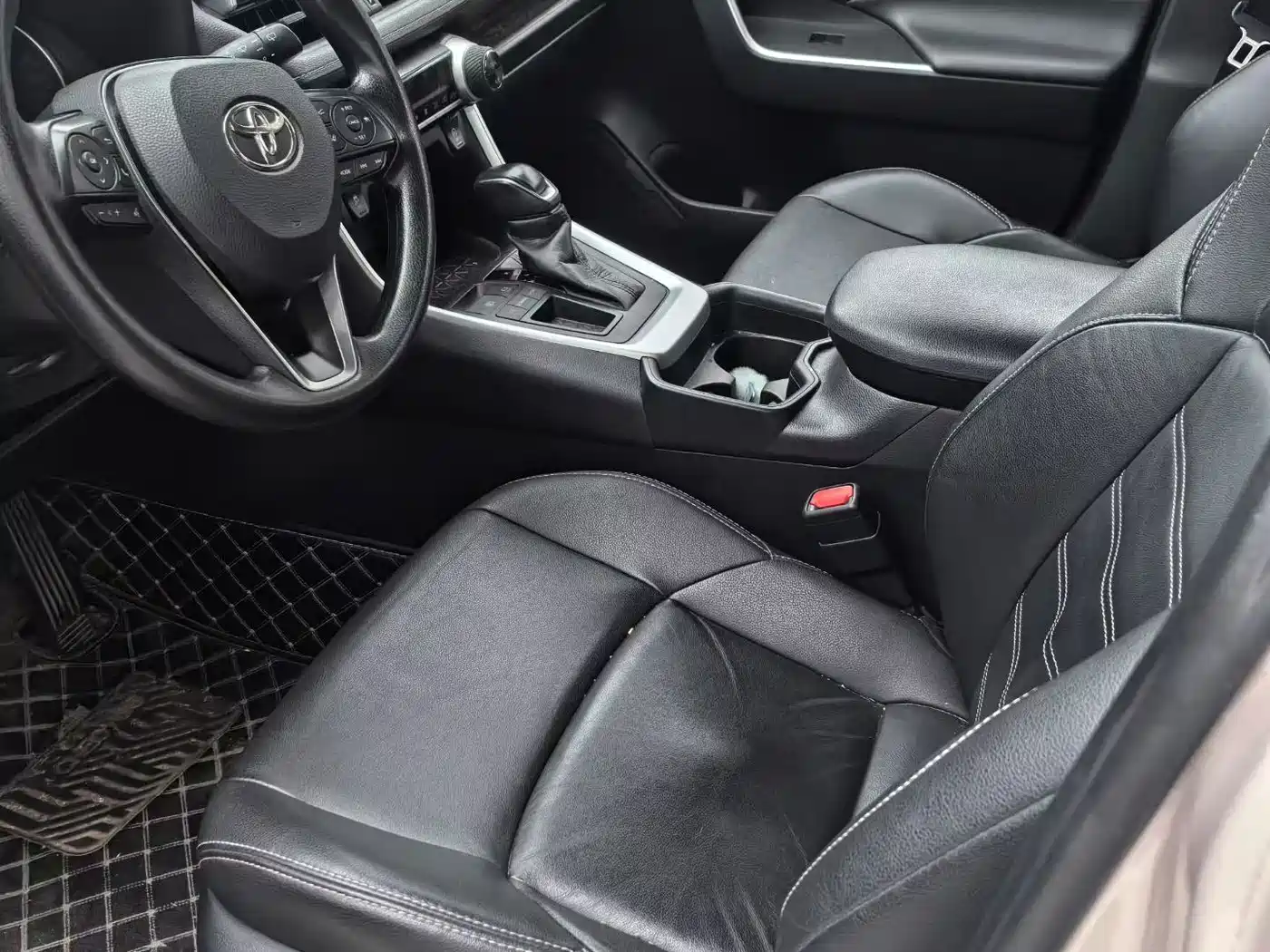 Toyota Wildlander 2020 2.0L CVT 2WD Luxury Edition фото 7