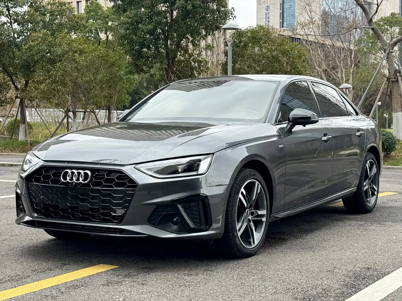 Audi A4L 2023 40 TFSI Luxury Sport