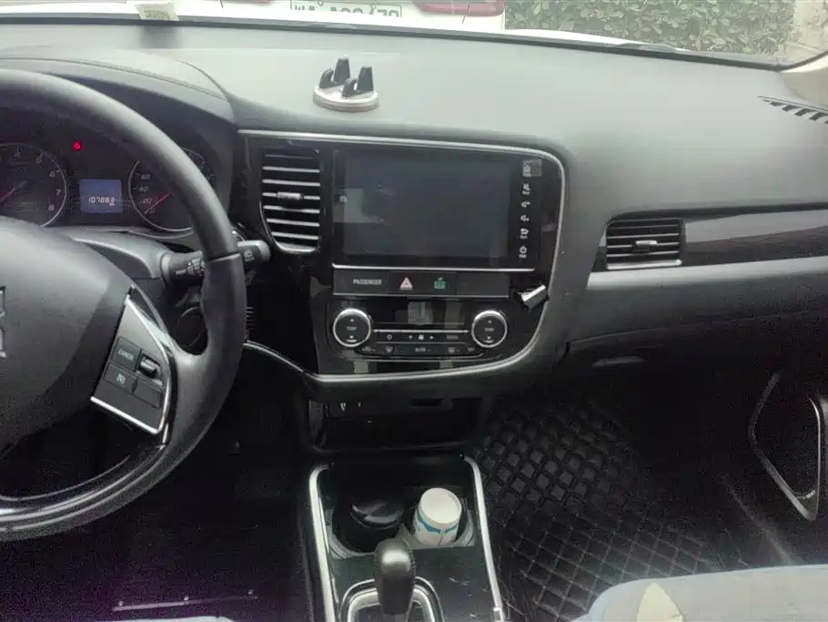 Mitsubishi Outlander 2018 2.0L 2WD Glory Edition 5-seater фото 13