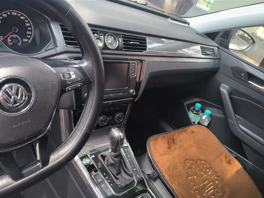 Volkswagen Passat 2017 330TSI DSG Prestige фото 13