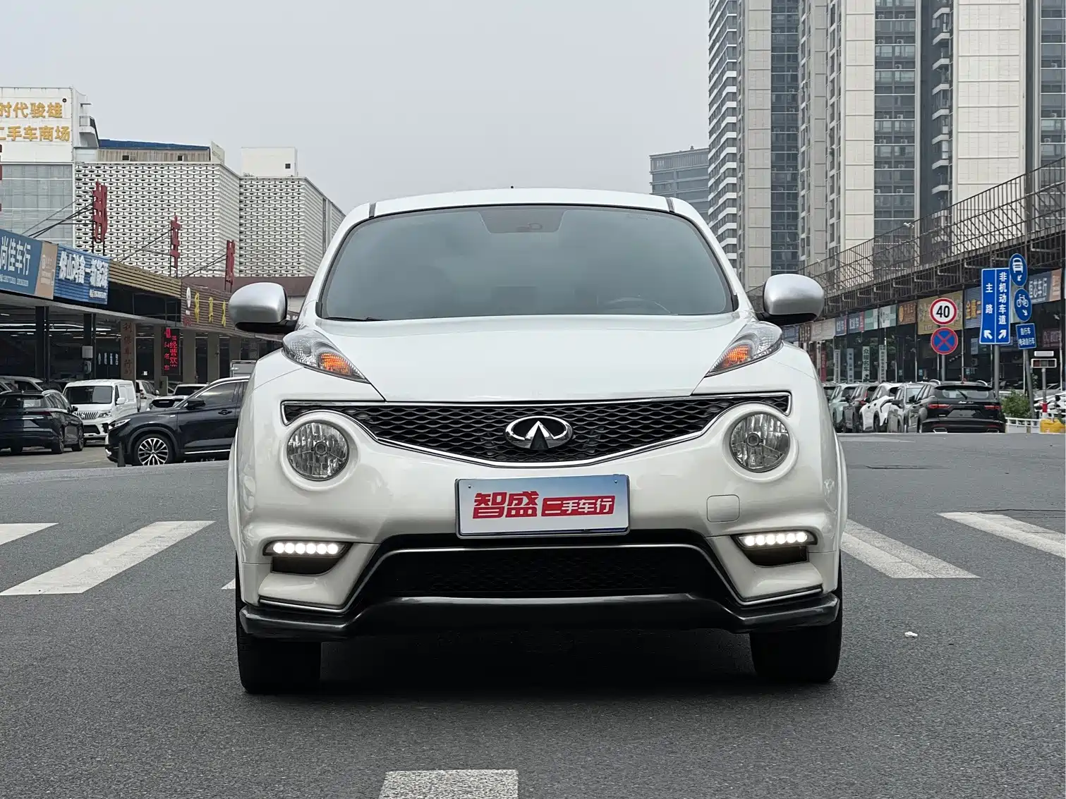 صورة 2 - Infiniti ESQ
