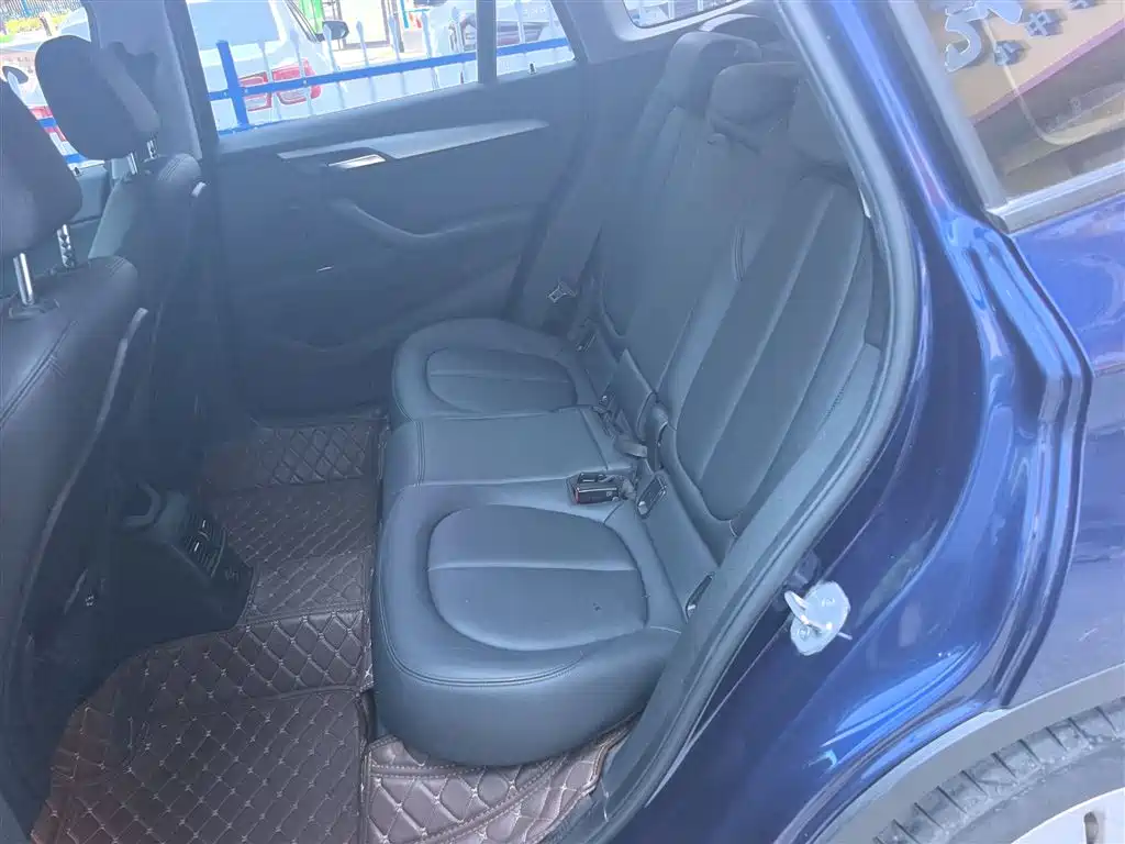 BMW X1 2016 sDrive18Li Premium Model фото 20