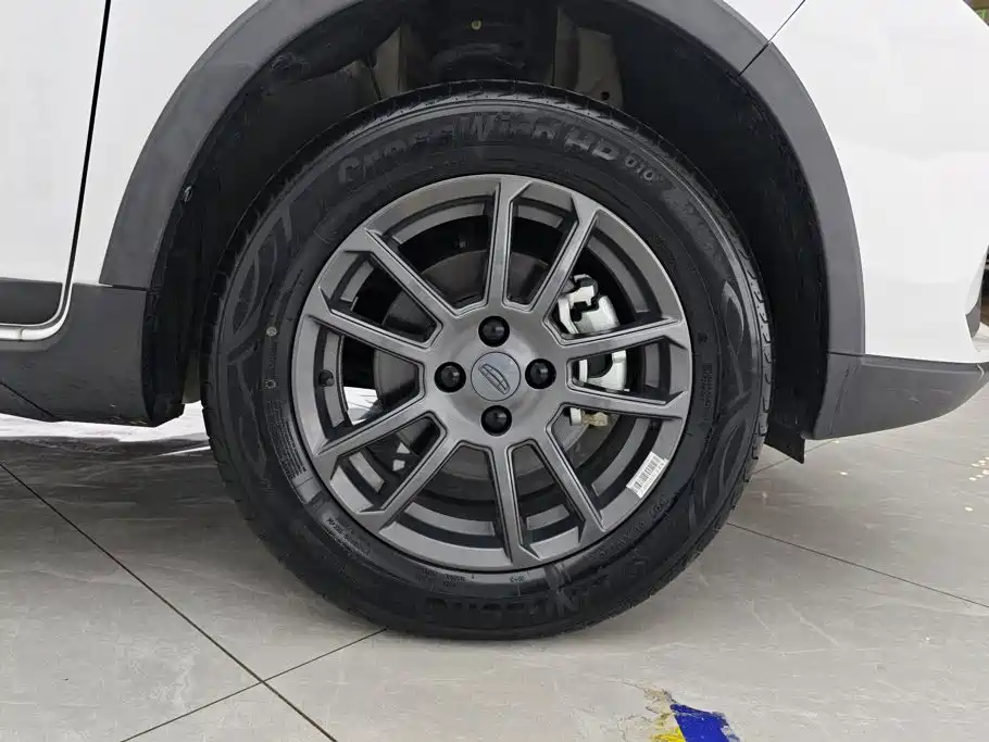 Фото 6 - Geely Vision X3