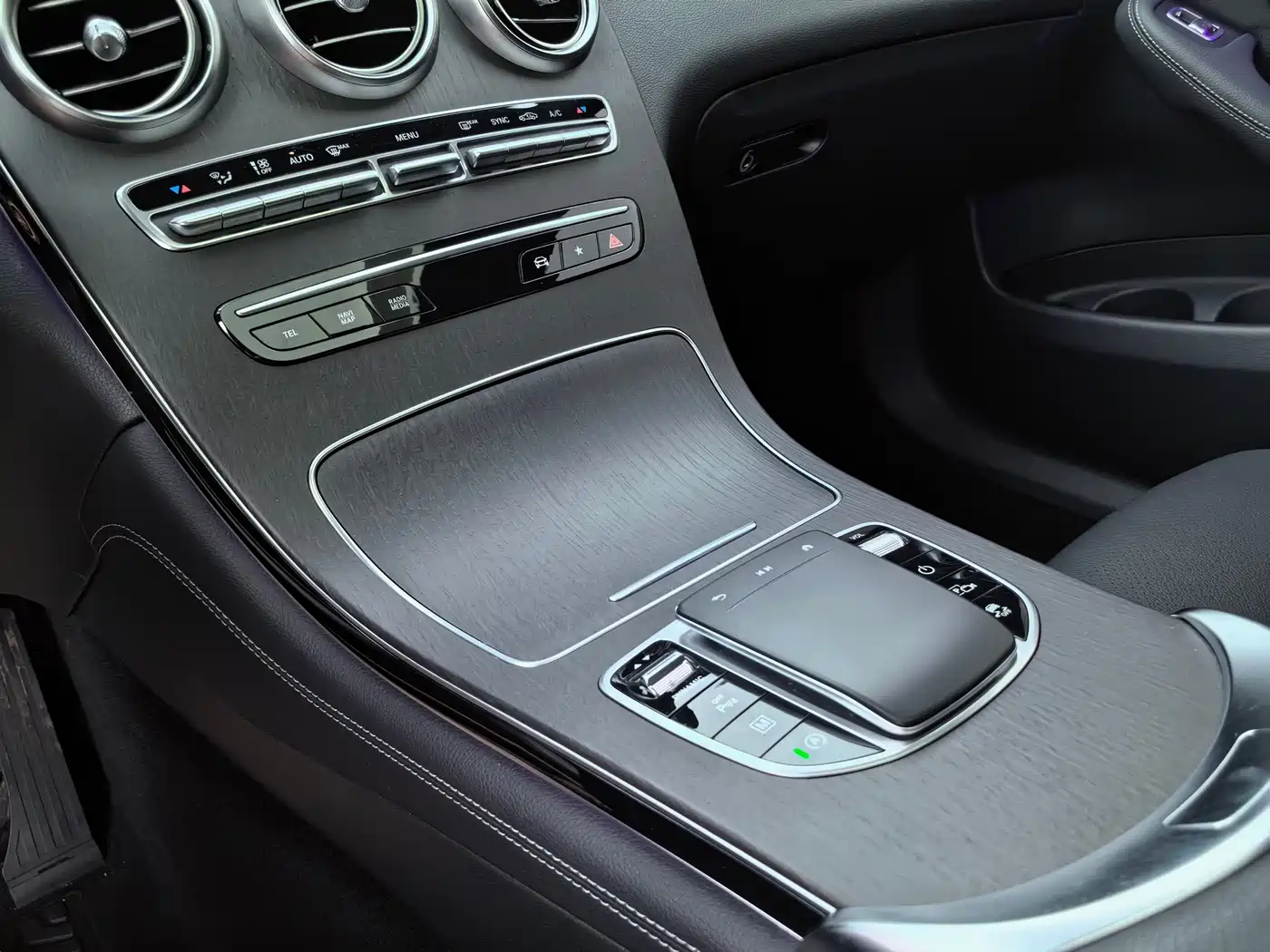 Mercedes-Benz GLC Coupe 2020 GLC 300 4MATIC Coupe SUV фото 22