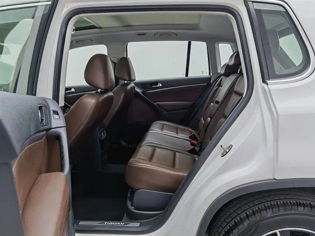 Volkswagen Tiguan 2015 2.0TSI Automatic 4WD Luxury фото 15