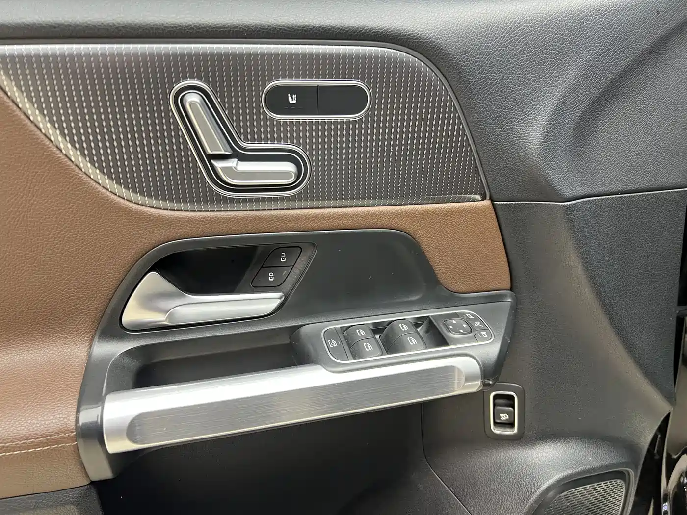 Mercedes-Benz GLB 2020 Facelift GLB 200 Style фото 14