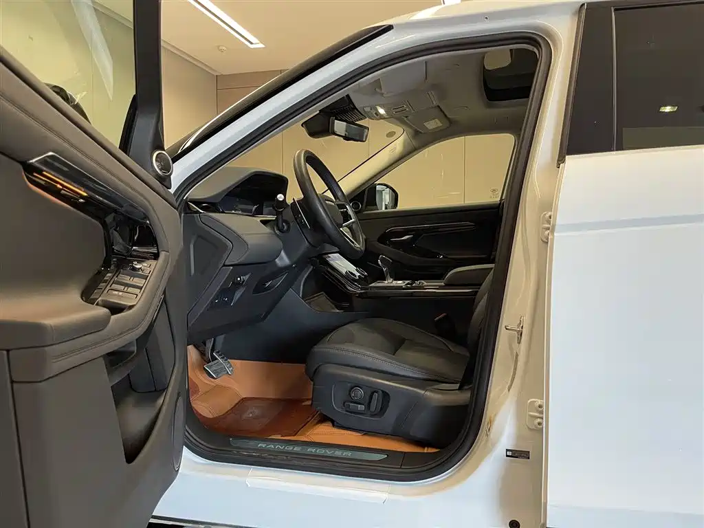 Land Rover Range Rover Evoque 2023 Range Rover Evoque L 249PS Luxury Edition фото 21