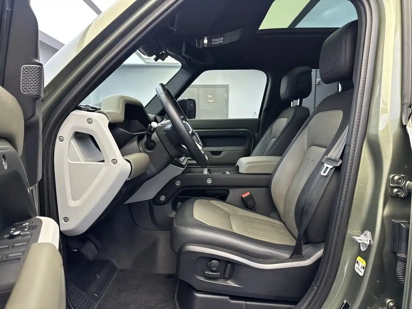 Land Rover Defender 2022 110 P400 X-DYNAMIC HSE фото 9