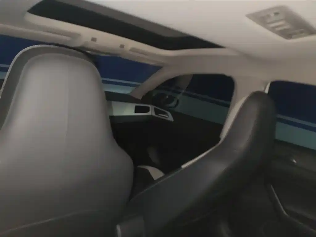 Volkswagen Polo 2023 Facelift Plus 1.5L Auto Chroma Tech Edition фото 9