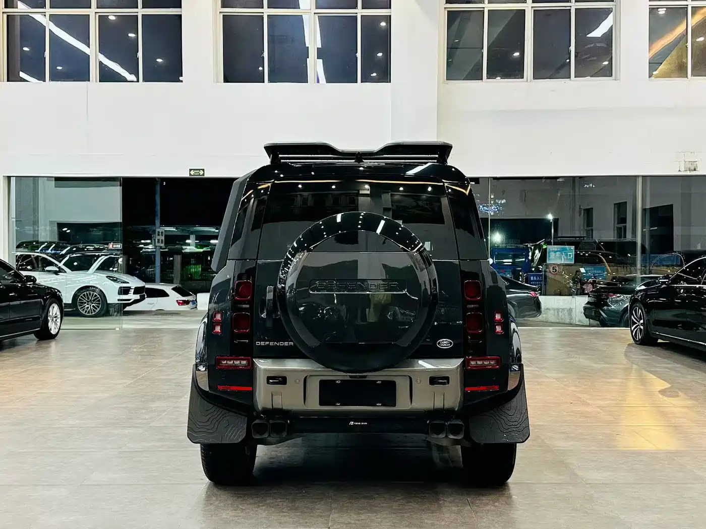 Land Rover Defender 2025 110 3.0T P400 -Dynamic HSE фото 5