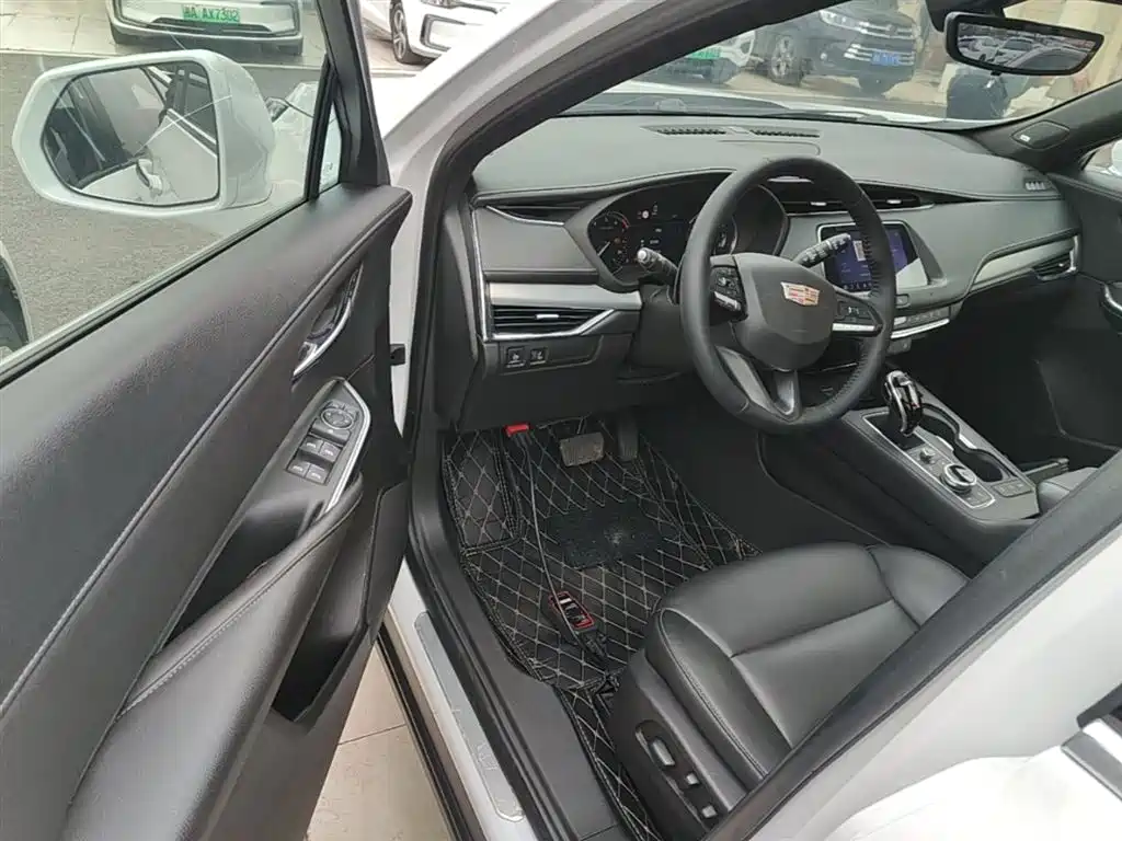 Cadillac XT4 2018 28T FWD Leading Edition фото 16