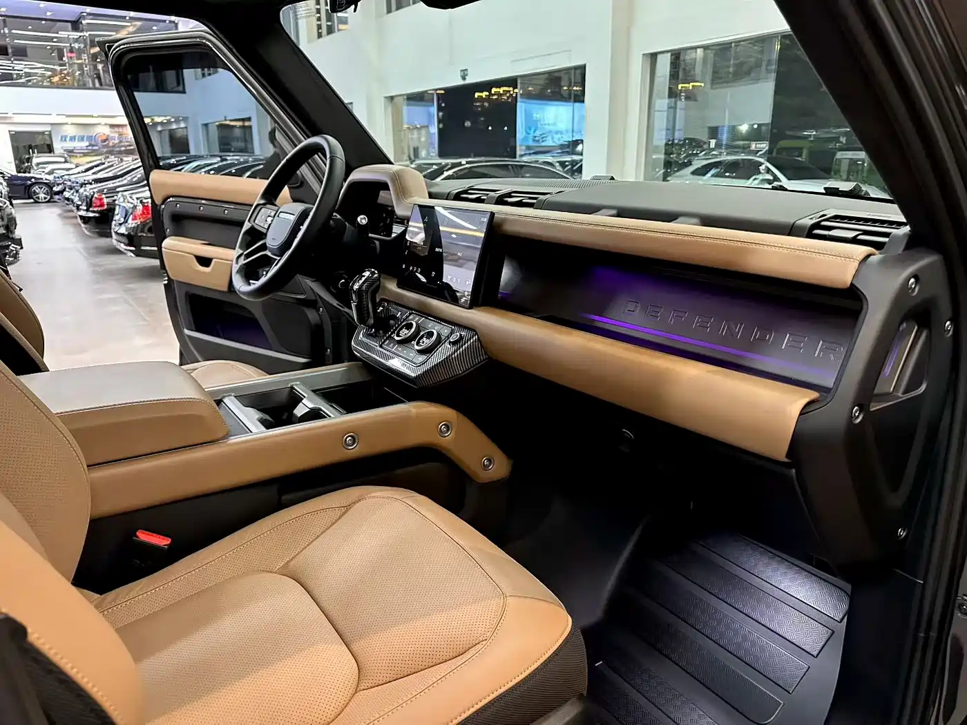 Land Rover Defender 2025 110 3.0T P400 -Dynamic HSE фото 6