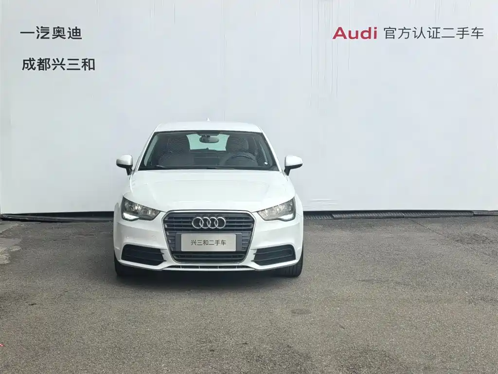 Audi A1 2013 Model 30 TFSI Sportback Urban фото 2