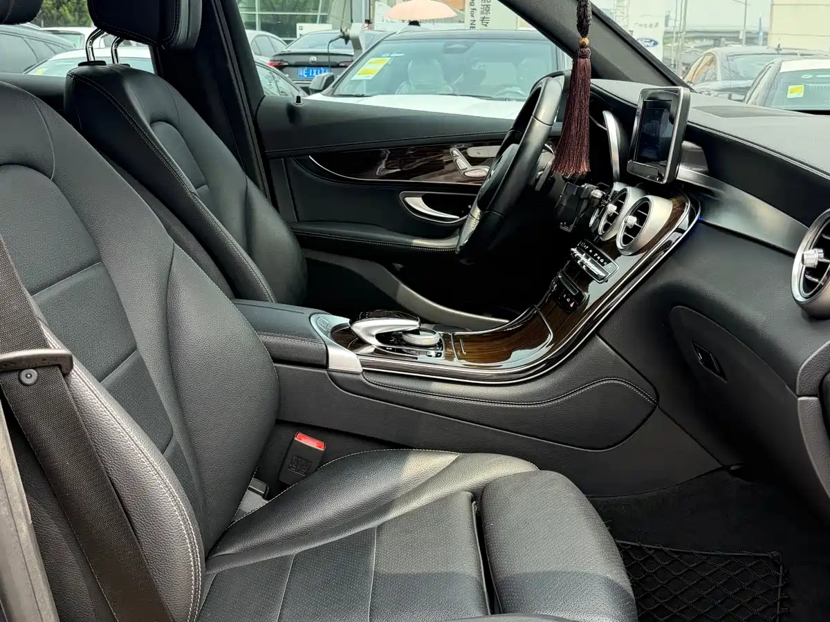 Mercedes-Benz GLC 2017 GLC 260 4MATIC Luxury фото 18