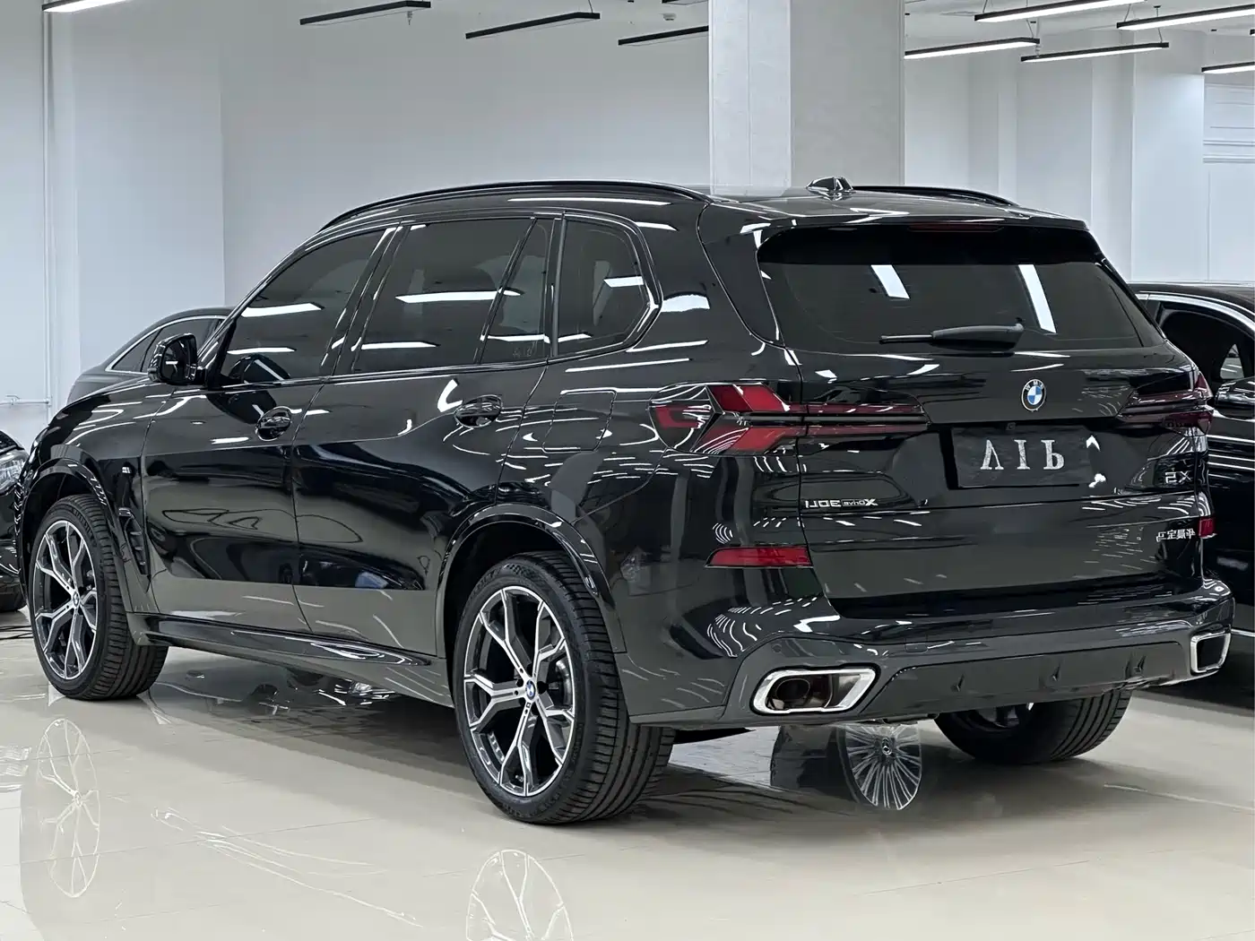 BMW X5 2026 2025 Model xDrive 30Li Exclusive M Sport Blackout Package