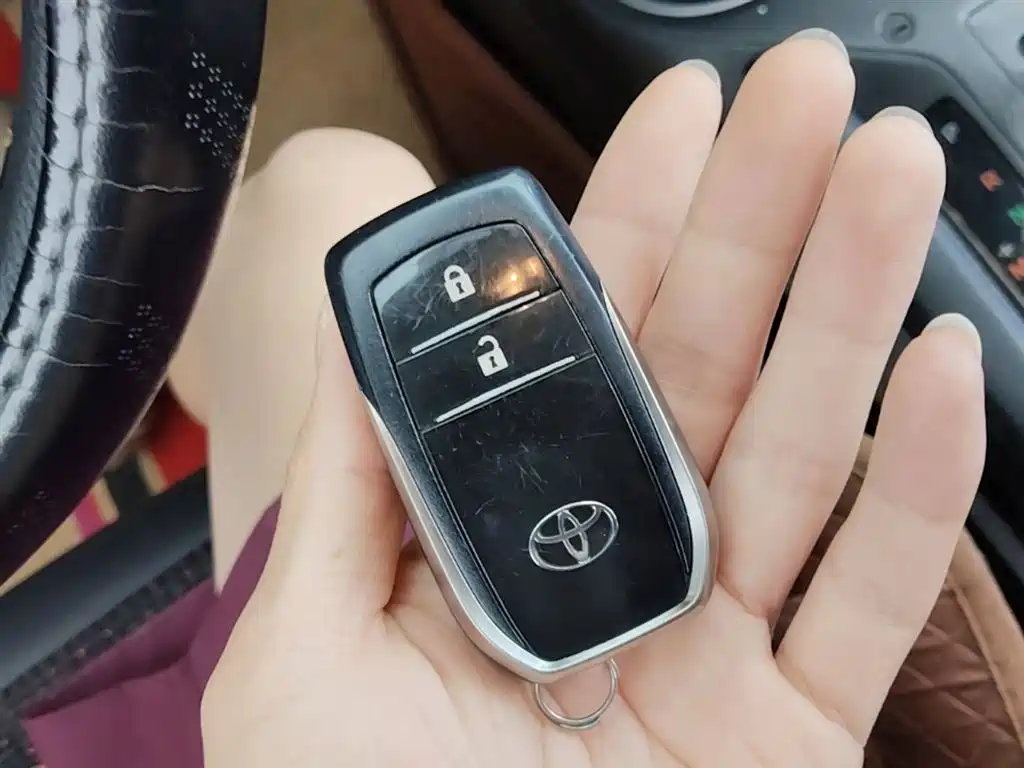Toyota RAV4 Rongfang 2016 2.0L CVT 2WD Trend (China V) фото 9