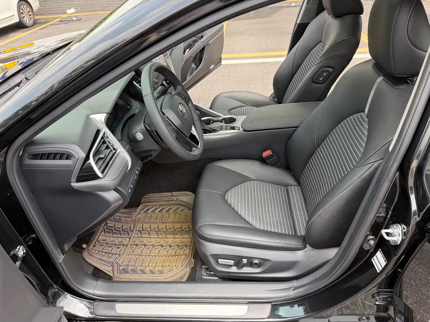 Toyota Camry 2022 2.5S Knight Edition фото 8