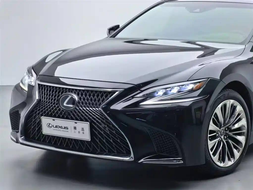 Lexus LS 2018 500h Executive Edition China V фото 13