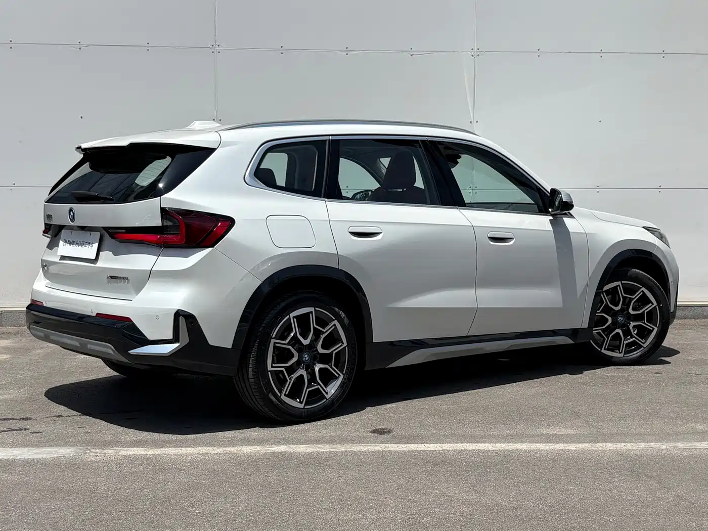 BMW iX1 2023 xDrive30L X Design Package фото 15