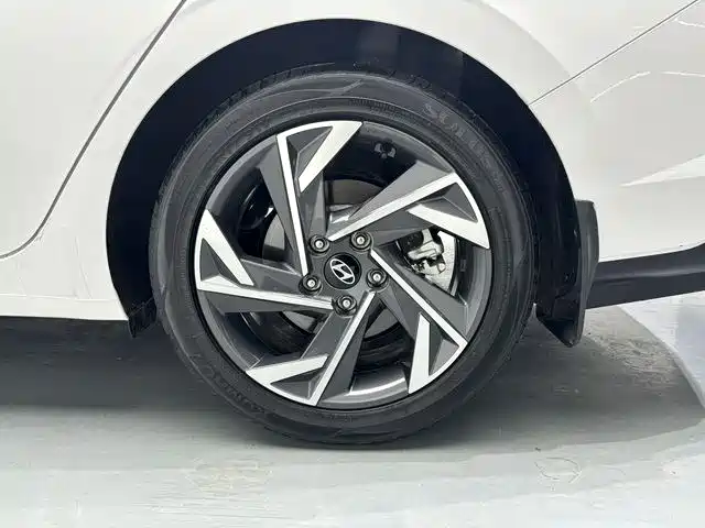 Hyundai Elantra 2023 1.5L CVT GLX Elite Edition фото 16