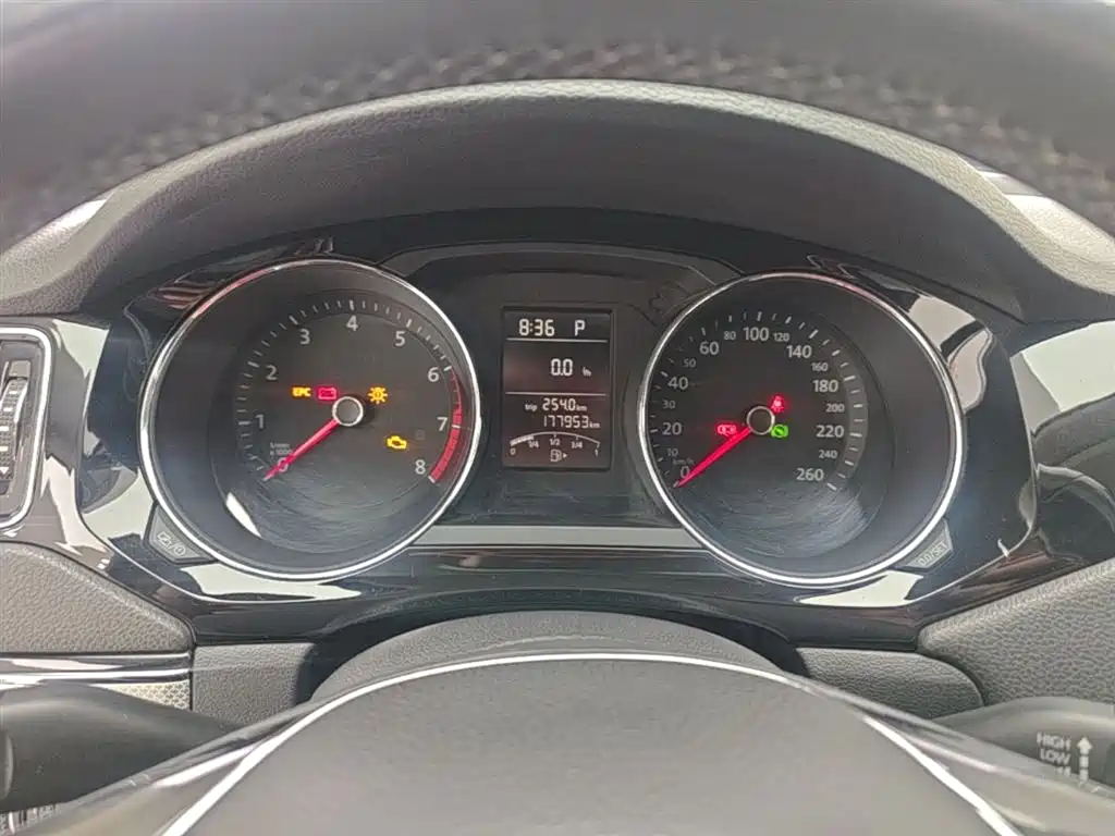 Volkswagen Sagitar 2017 1.6L Automatic Comfort фото 12